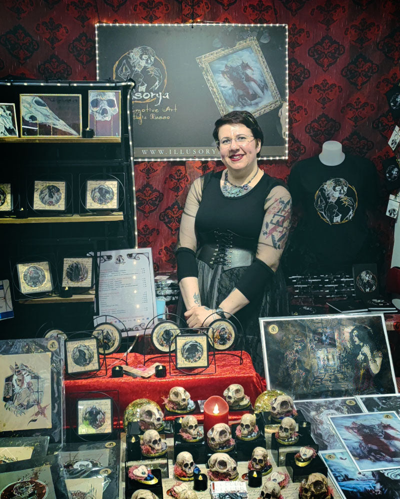 Foto ritratto dell'artista - Stefania Russo, aka Illusorya - Dark Gothic Fantasy Art