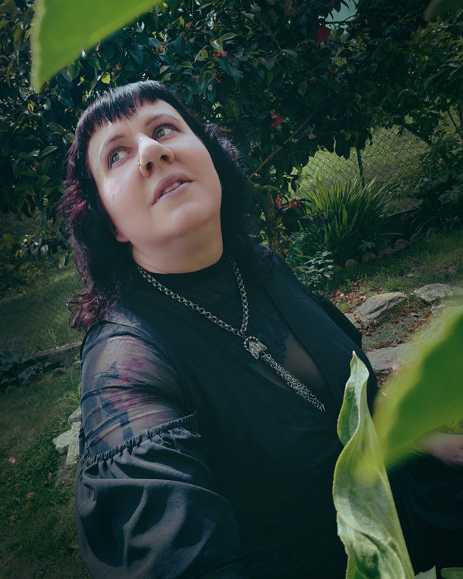 Foto con ritratto dell'artista.
 - Stefania Russo, aka Illusorya - Dark Gothic Fantasy Art